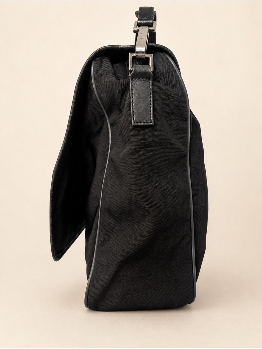 Vintage Gucci 019 0376 Black Nylon Leather Messenger Crossbody Bag - Picture 4 of 11